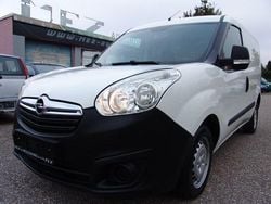 Weiß Gebraucht 2016 Opel Combo Van / Kleinbus | 7.790 € (Fairer Preis)