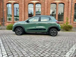Grün Gebraucht 2022 Dacia Spring Essentiel Kleinwagen | 9.750 € (Guter Preis)