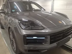 Grau Gebraucht 2023 Porsche Cayenne SUV | 89.999 €