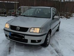Silber Gebraucht 2000 VW Polo Kleinwagen | 2.500 € (Etwas zu teuer)