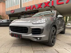 Grau Gebraucht 2016 Porsche Cayenne SUV | 34.999 € (Fairer Preis)
