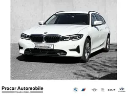 Weiß Gebraucht 2022 BMW 318 Sport Line Kombi | 22.980 € (Guter Preis)