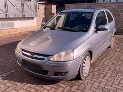 Silber Gebraucht 2005 Opel Corsa Kleinwagen | 600 € (Guter Preis)
