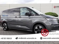 Indiumgrau metallic Gebraucht 2023 VW T7 Edition Van | 58.980 € (Teuer)