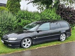 Schwarz Gebraucht 2001 Opel Omega Design Edition Kombi | 3.000 €