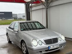 Schwarz Gebraucht 2000 Mercedes E320 Elegance Limousine | 4.999 € (Fairer Preis)