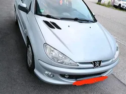 Silber Gebraucht 2004 Peugeot 206 Kleinwagen | 1.200 € (Fairer Preis)