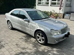 Grau Gebraucht 2005 Mercedes C180 Avantgarde Limousine | 6.950 € (Teuer)