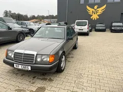 Grau Gebraucht 1988 Mercedes 300 Limousine | 7.990 €