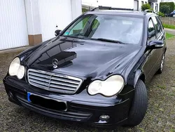 Schwarz Gebraucht 2006 Mercedes 220 Kombi | 1.650 €