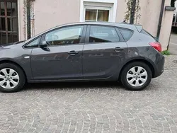 Grau Gebraucht 2015 Opel Astra Style Kleinwagen | 7.000 € (Etwas zu teuer)