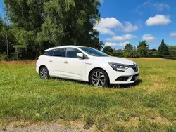 Weiß Gebraucht 2016 Renault Mégane GrandTour Bose Edition Kombi | 11.899 € (Fairer Preis)