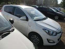 Weiß Gebraucht 2012 Hyundai i20 Edition Limousine | 5.900 € (Etwas zu teuer)