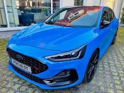 Blau Gebraucht 2025 Ford Focus ST Limousine | 45.500 €