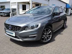 Osmium grey Gebraucht 2015 Volvo V60 CC Summum Kombi | 18.990 € (Teuer)
