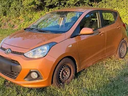 Orange Gebraucht 2015 Hyundai i10 Kleinwagen | 3.600 €