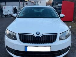 Weiß Gebraucht 2014 Skoda Octavia Elegance Kombi | 6.400 € (Superpreis)