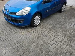 Blau Gebraucht 2005 Renault Clio II Kleinwagen | 990 € (Guter Preis)