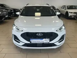 Weiß Gebraucht 2023 Ford Focus ST-Line X Kombi | 21.900 € (Guter Preis)