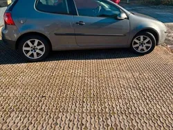 Grau Gebraucht 2004 VW Golf V Limousine | 2.200 € (Fairer Preis)
