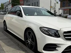 Weiß Gebraucht 2019 Mercedes E220 AMG Limousine | 30.900 € (Superpreis)