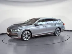 Grau Neu 2025 Skoda Superb LAURIN & KLEMENT Kombi | 66.790 €