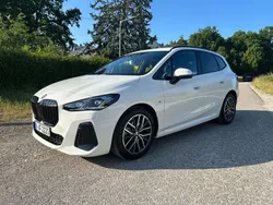 Weiß Gebraucht 2023 BMW 218 Active Tourer Performance Van / Kleinbus | 30.690 € (Fairer Preis)