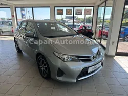 Silber Gebraucht 2015 Toyota Auris Cool Limousine | 12.300 € (Fairer Preis)