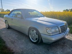 Silber Gebraucht 1994 Mercedes E200 Cabrio | 17.999 €