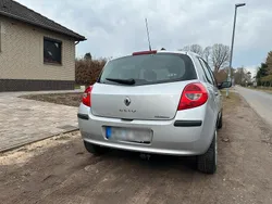 Grau Gebraucht 2007 Renault Clio II Kleinwagen | 2.200 € (Fairer Preis)