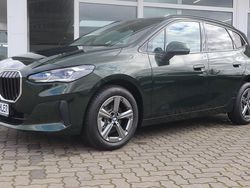 Sanremo green metallic Gebraucht 2025 BMW 218 Van / Kleinbus | 37.990 €
