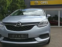 Blau Gebraucht 2017 Opel Zafira Edition Van / Kleinbus | 14.782 € (Fairer Preis)