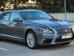 Grau Gebraucht 2013 Lexus LS600h L Limousine | 24.000 €