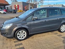 Grau Gebraucht 2013 Opel Zafira Family Van / Kleinbus | 3.950 € (Guter Preis)