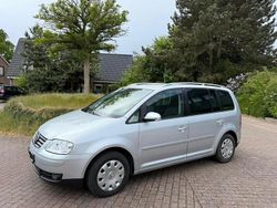 Silber Gebraucht 2004 VW Touran Highline Van / Kleinbus | 3.800 € (Teuer)
