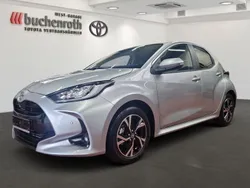 Silber Neu 2025 Toyota Yaris Hybrid Comfort Limousine | 28.990 € (Teuer)
