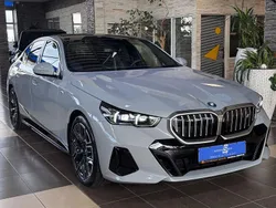 Hellgrau Gebraucht 2024 BMW i5 M Sport Limousine | 54.900 € (Guter Preis)