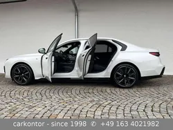 Mineralweiss metallic Gebraucht 2023 BMW i7 M Sport Limousine | 108.900 €