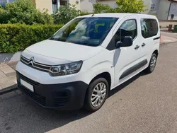 Weiß Gebraucht 2021 Citroën Berlingo Live Van / Kleinbus | 18.500 € (Etwas zu teuer)