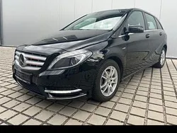 Schwarz Gebraucht 2012 Mercedes B180 Van / Kleinbus | 13.400 €