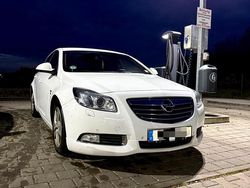 Weiß Gebraucht 2012 Opel Insignia Limousine | 3.500 € (Guter Preis)