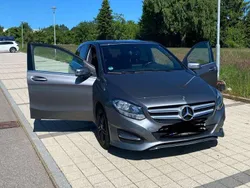 Grau Gebraucht 2018 Mercedes 180 Limousine | 18.900 € (Fairer Preis)