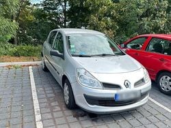 Silber Gebraucht 2006 Renault Clio II Kleinwagen | 1.300 € (Guter Preis)