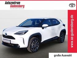Pure) white ii (weiss Gebraucht 2023 Toyota Yaris Hybrid Team Van / Kleinbus | 22.990 € (Guter Preis)