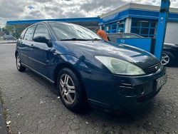 Blau Gebraucht 2001 Ford Focus Limousine | 580 € (Fairer Preis)