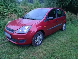 Rot Gebraucht 2006 Ford Fiesta Kleinwagen | 2.400 € (Etwas zu teuer)