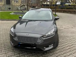 Grau Gebraucht 2018 Ford Focus Titanium Kombi | 14.300 €