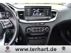 Grau Gebraucht 2023 Kia Ceed Sportswagon Silver Kombi | 19.990 € (Fairer Preis)