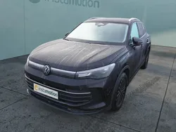 Schwarz Gebraucht 2024 VW Tiguan Life SUV | 37.555 € (Fairer Preis)