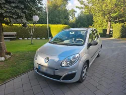 Silber Gebraucht 2008 Renault Twingo Kleinwagen | 2.850 €